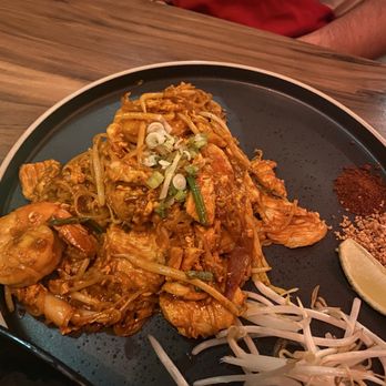 La Moon - Pad Thai - Vietnamese Near Me - Atlanta, Georgia