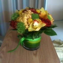 Lovely flowers (I had stipulated no white and easy to bring home from the hospital.) Lovely flowers (I had stipulated no white and easy to bring home from the hospital.)