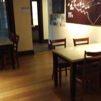 Caledonian Inn - Bistro Seating - Hotels Near Me - Robe, SA