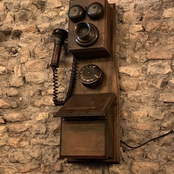 Pane e Salame - Decor - Wine Bars Near Me - Rome, RM Pane e Salame - Decor - Wine Bars Near Me - Rome, RM