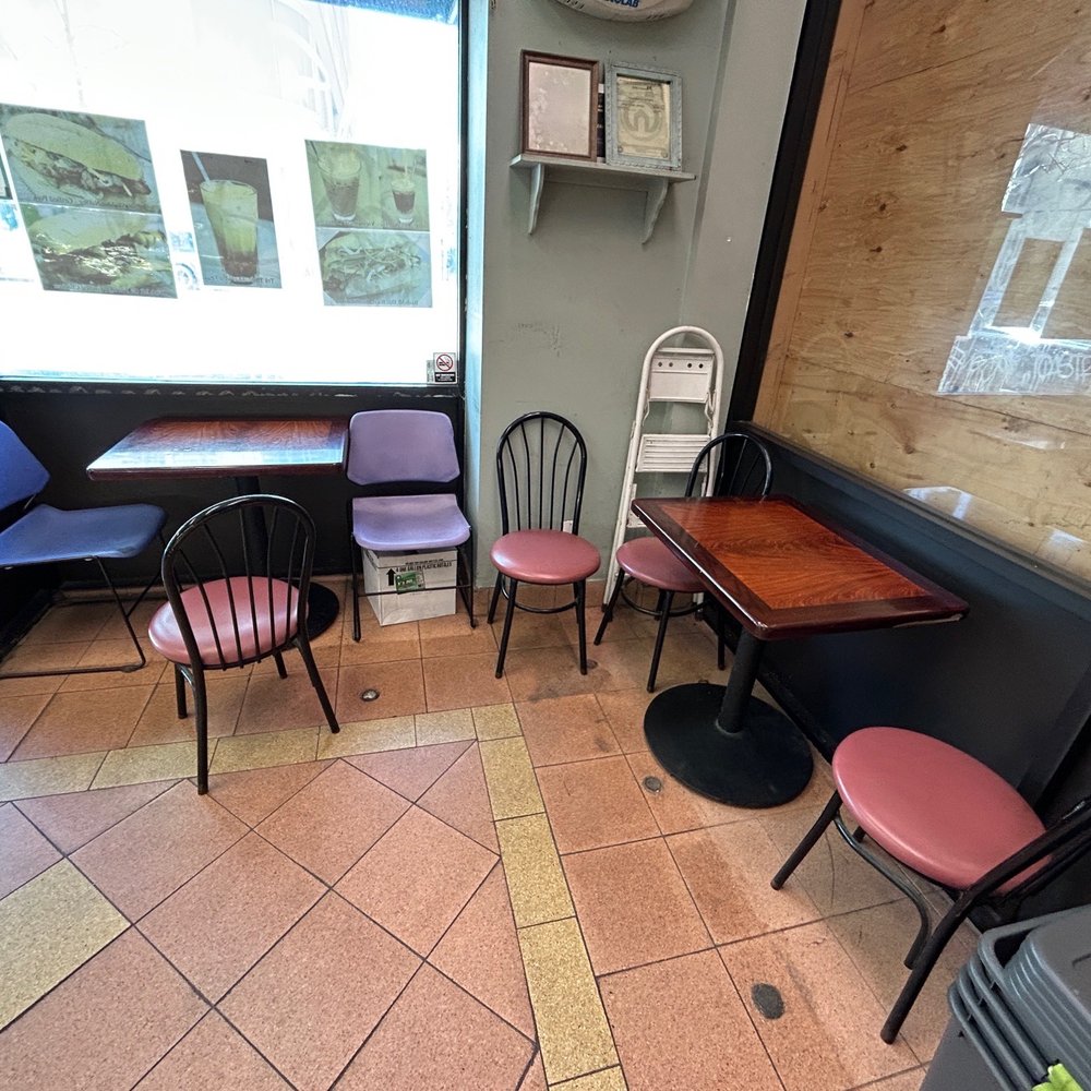 Cam Huong Bakery - Seating area - Bakeries Near Me - Oakland, California