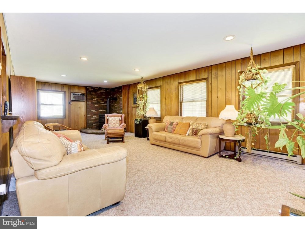 KATHY HULLINGSWEICHERT REALTORS Updated October 2024 202 W Main St