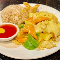Lime Leaf - Coconut Curry Chicken lunch with fried rice & Cream Cheese Wonton.
