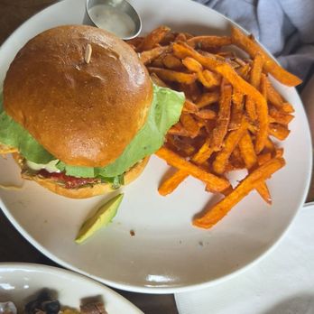 The Growler - Pesto chicken sandwhich w/ sweet potato fries - New American Near Me - Danville, California The Growler - Pesto chicken sandwhich w/ sweet potato fries - New American Near Me - Danville, California