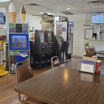 Jim's Place - Inside - Ice Cream & Frozen Yogurt Near Me - Slinger, Wisconsin