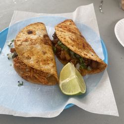 Taqueria Abuela - Pork and chicken tacos