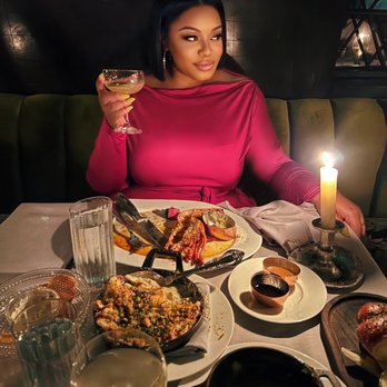 Maple & Ash - Surf & Turf, Lobster Mac and Cheese, Pornstar Martini - Steakhouses Near Me - Chicago, Illinois
