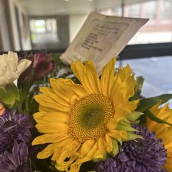 Oroville Flower Shop - Wilted flowers.