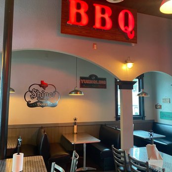 Moonie's Texas Barbecue - Inside Decor - Barbeque Near Me - Flowery Branch, Georgia