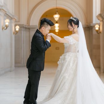 Chien & Buffle - I love this photo inside City Hall soo much! All the photos are great! - Makeup Artists Near Me Chien & Buffle - I love this photo inside City Hall soo much! All the photos are great! - Makeup Artists Near Me