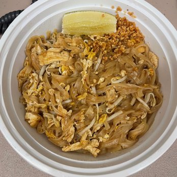 Wah Ha Ha - Chicken pad Thai - Thai Near Me - Gainesville, Florida