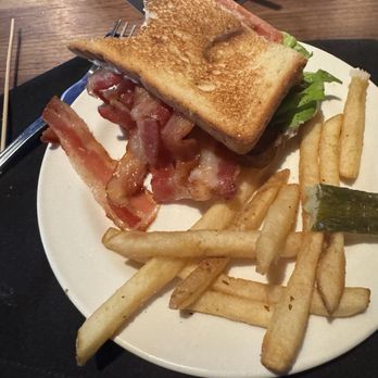 Yard House - Greasy, undercooked bacon and cheap white bread - New American Near Me - Chula Vista, California Yard House - Greasy, undercooked bacon and cheap white bread - New American Near Me - Chula Vista, California