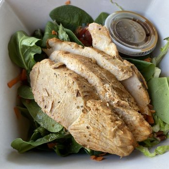 D’Lite Bistro & Bakery - Chicken spinach salad - Poke Near Me - Key Biscayne, Florida