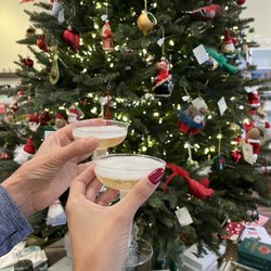 Ellington & French - Holiday sip and shop! Feat. sweet ornaments