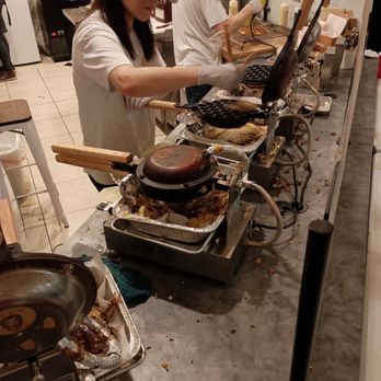 Ball Ball Waffle - Hong Kong Style Cafe Near Me - Cleveland, Ohio