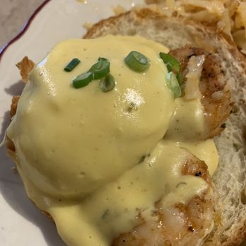 Buttermilk's Farmhouse - The Gump Benedict - Breakfast & Brunch Near Me - Patchogue, New York
