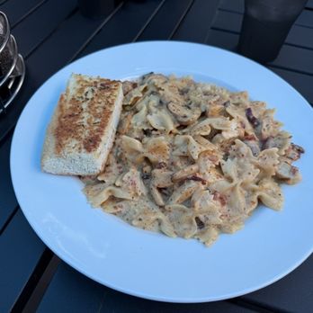Mountain Oaks Cafe - Blackened Chicken Pasta - American Near Me - Oakhurst, California