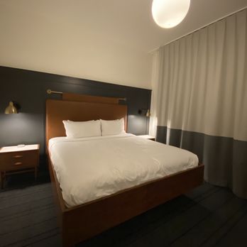 The State Hotel - Queen bedroom - Hotels Near Me - Seattle, Washington