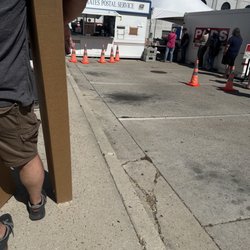 US Post Office - People waiting in line for 30m+ with 1 worker one each side on a Monday