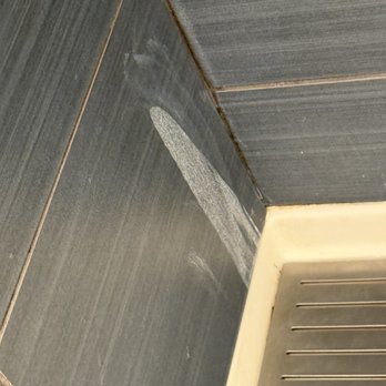 Sheraton Kauai Coconut Beach Resort - Staining in shower - Hotels Near Me - Kapaa, Hawaii