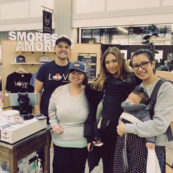 S'mores Amore - The owner and his sweet and kind wife! They are the friendliest people - Desserts Near Me - Norfolk, Virginia S'mores Amore - The owner and his sweet and kind wife! They are the friendliest people - Desserts Near Me - Norfolk, Virginia