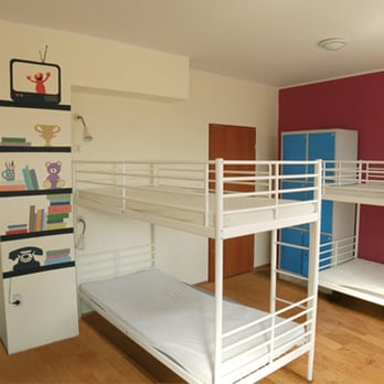 Hostel Tatamka - Pokój sześcioosobowy bez łazienki - Hotels Near Me - Warsaw, MZ Hostel Tatamka - Pokój sześcioosobowy bez łazienki - Hotels Near Me - Warsaw, MZ