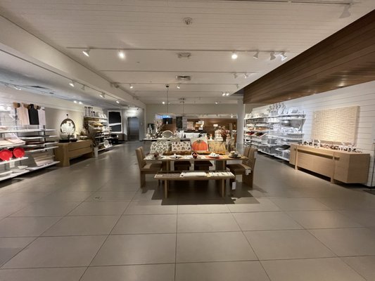 Crate & Barrel by null