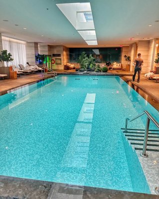 Four Seasons Hotel Toronto by null