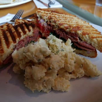 Nye Beach Cafe - Cafes Near Me - Newport, Oregon