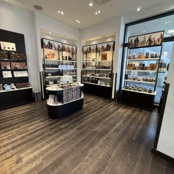 Läderach - Selection - Chocolatiers & Shops Near Me - San Diego, California Läderach - Selection - Chocolatiers & Shops Near Me - San Diego, California