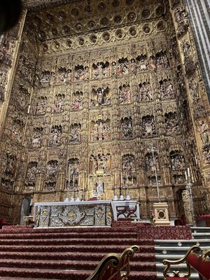 Photo of Cathedral de Sevilla - Seville, SE, ES. Alter wall