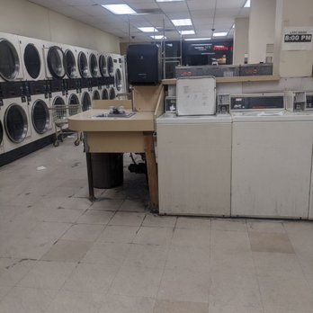 Coin Laundry - Photo of entire laundry - Laundromat Near Me - San Diego, California