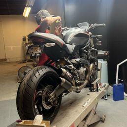 Tyler replacing old handle bars with OEM handle bars on Ducati Monster 821 Stealth. Tyler replacing old handle bars with OEM handle bars on Ducati Monster 821 Stealth.