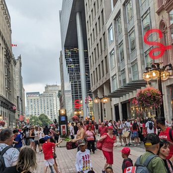 Sparks Street Mall - Street performer during Canada Day celebrations - Shopping Centers Near Me - Ottawa, Ontario