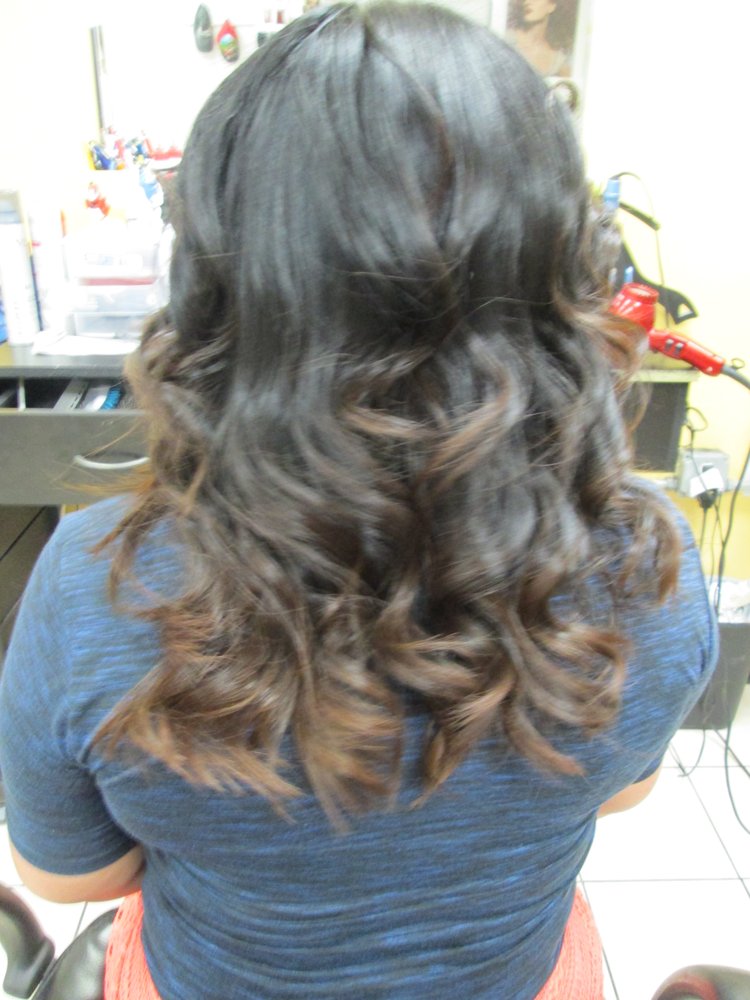 Marlyns Hair Salon Logo