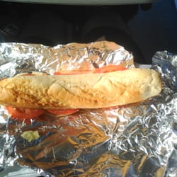 El Punto - Bocadillo beacon, queso y tomate natural