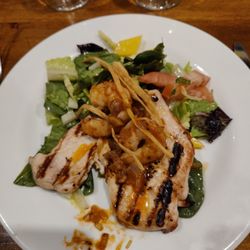 El Pote Español Restaurant - Chicken and shrimp salad for Brunch