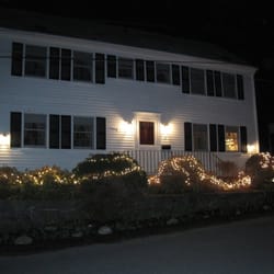 The Tuck Inn Bed & Breakfast - Exterior at night