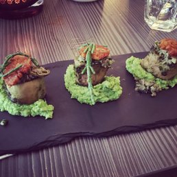 Scallops with tempeh and samphire and pea purée Scallops with tempeh and samphire and pea purée