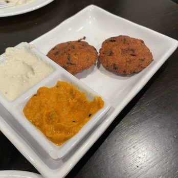 A2B Indian Veg restaurant - Masala Vadai - excellent! A little pricy at $10.49 for 4 pieces though - Indian Near Me - Warrenville, Illinois