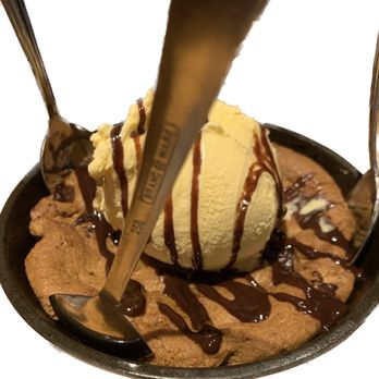 Chili's - Skillet Chocolate Chip Cookie - Bars Near Me - Simi Valley, California