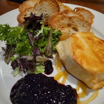 McEwen's Memphis - Baked Brie Dinner - Southern Near Me - Memphis, Tennessee
