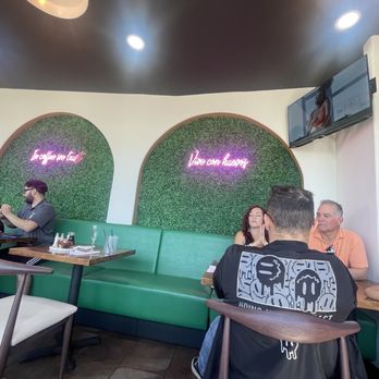 Madres Brunch - Indoor seating - Breakfast & Brunch Near Me - Bellflower, California