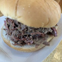 SmokeOut BBQ - Brisket sandwich