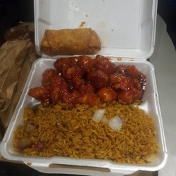 Hong Kong - Very good General Tso Combination Dinner. Comes with fried rice and egg roll for less than $7.