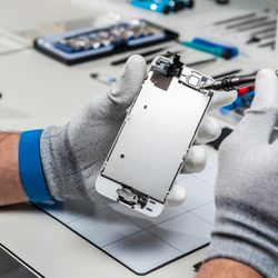 Rekonekt Riverside CellPhone & Device Repairs - 10 minutes screen fixes