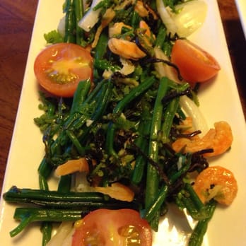 Star Noodle - Pohole salad -- fiddlehead ferns with tomatoes, onion and seaweed - Asian Fusion Near Me - Lahaina, Hawaii