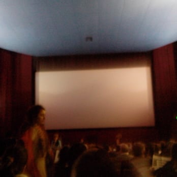 Gaumont - La gente preparandose para ver El clan. - Cinema Near Me - Buenos Aires, C