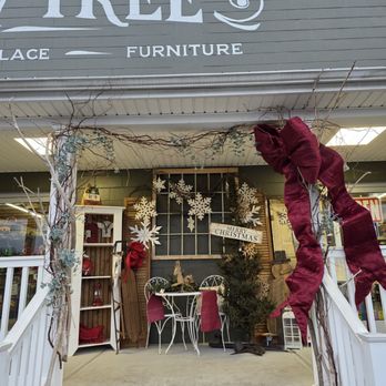 Willow Tree Antiques & Primitives - The porch of the building where the store is located. - Antiques Near Me - Roanoke, Virginia
