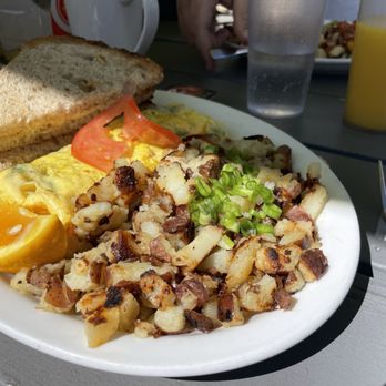 The Summit Cafe - Veggie omlet - Breakfast & Brunch Near Me - Canmore, Alberta The Summit Cafe - Veggie omlet - Breakfast & Brunch Near Me - Canmore, Alberta